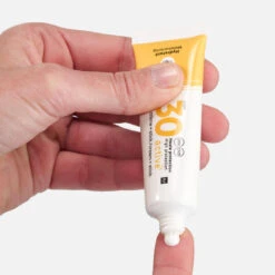 Decathlon Crème Solaire 2 En 1 Visage Et Lèvres - SPF 30 -Le Surf Boutique creme solaire 2 en 1 visage et levres spf 30 2