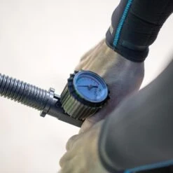 POMPE D' AILE DE KITESURF - 4 Litres -Le Surf Boutique pompe d aile de kitesurf 4 litres 2