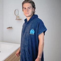 Poncho De Bain Adulte 100% Coton Football Marseille - Logo -Le Surf Boutique poncho de bain adulte 100 coton football marseille logo 3