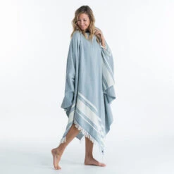 Serviette De Plage Poncho 190 X 190 Cm - Gris Bleu -Le Surf Boutique serviette de plage poncho 190 x 190 cm gris bleu 1