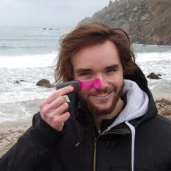 STICK SOLAIRE COLORÉ SPF50+ VISAGE&LÈVRES WATERPROOF REEFSAFE ROSE (12g) -Le Surf Boutique stick solaire colore spf50 visage and levres waterproof reefsafe rose 12g 2